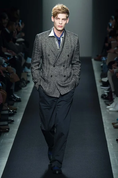 Look 15